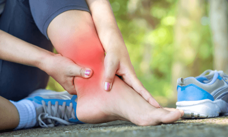 علت درد قوزک پا چیست