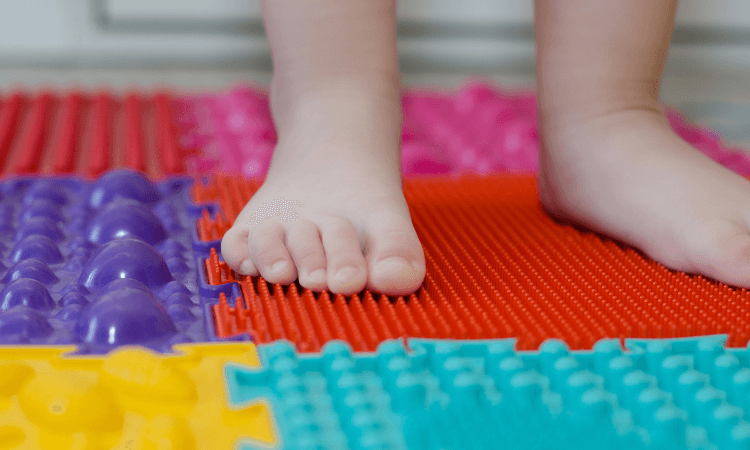 روش‌های درمانی کف پای صاف کودک